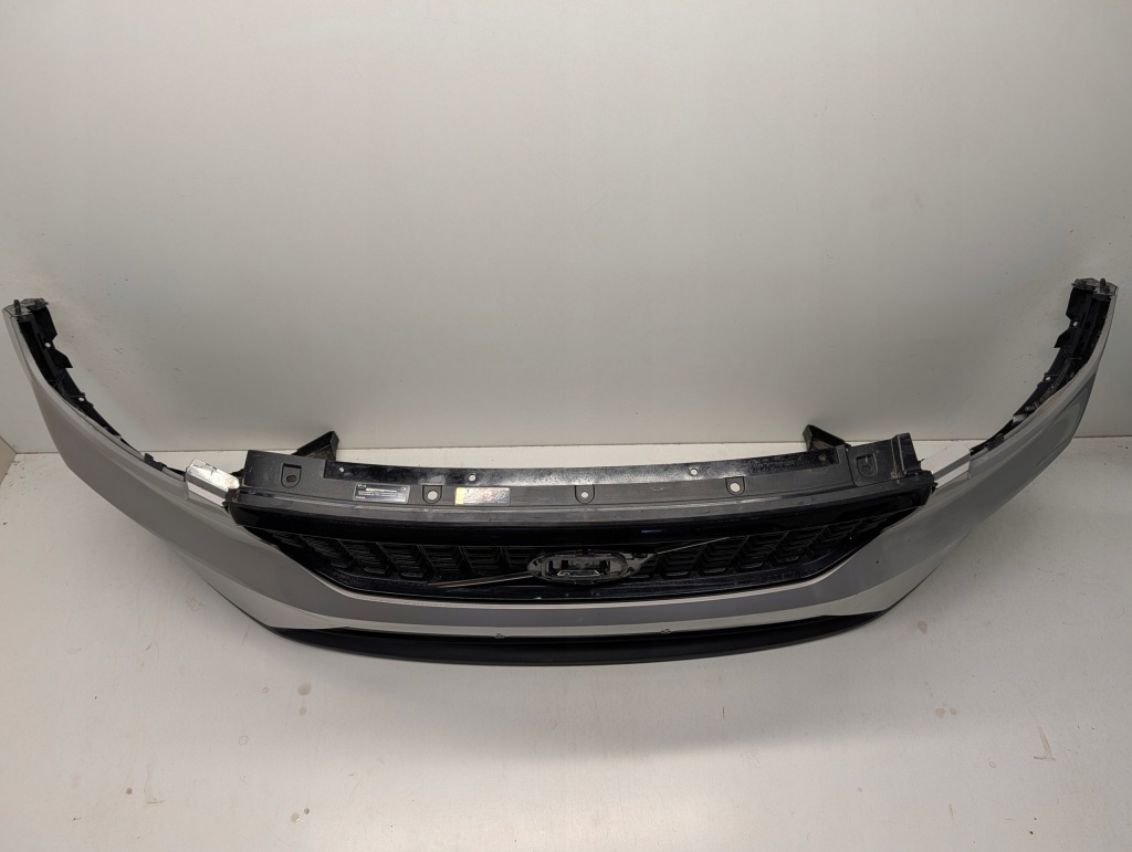 Бампер перед volvo xc40 i lift r design 2022- Оригинал