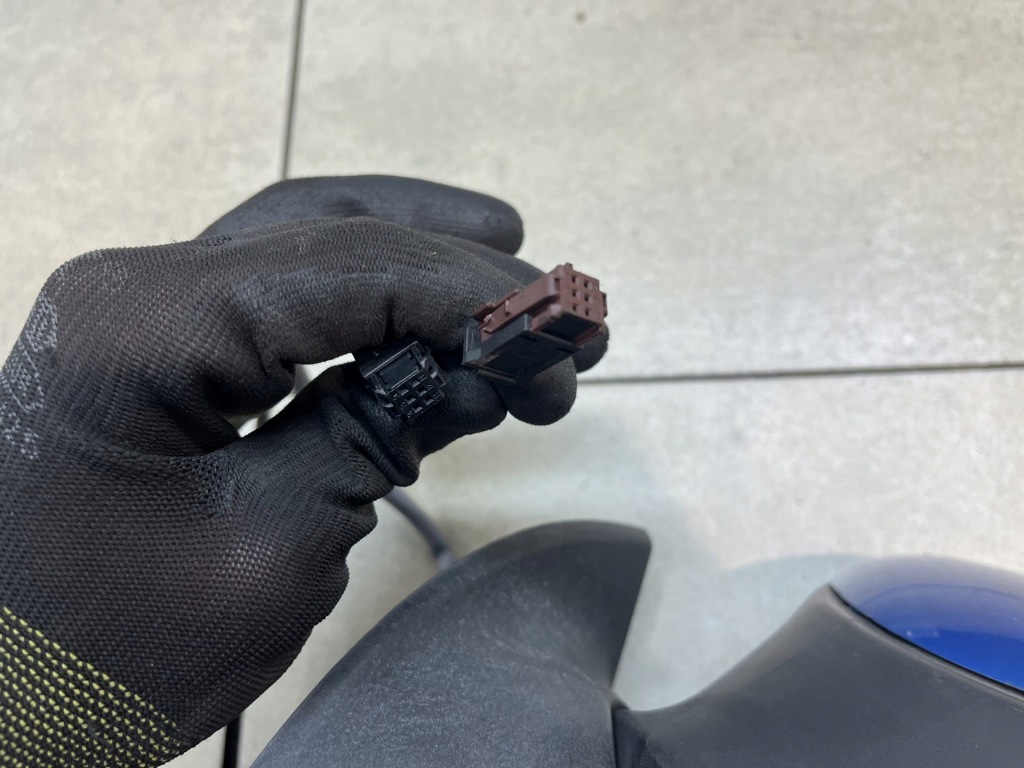 Дзеркало зовнішнє лівий перед peugeot 1007 1.4 16v 12364250g Київ