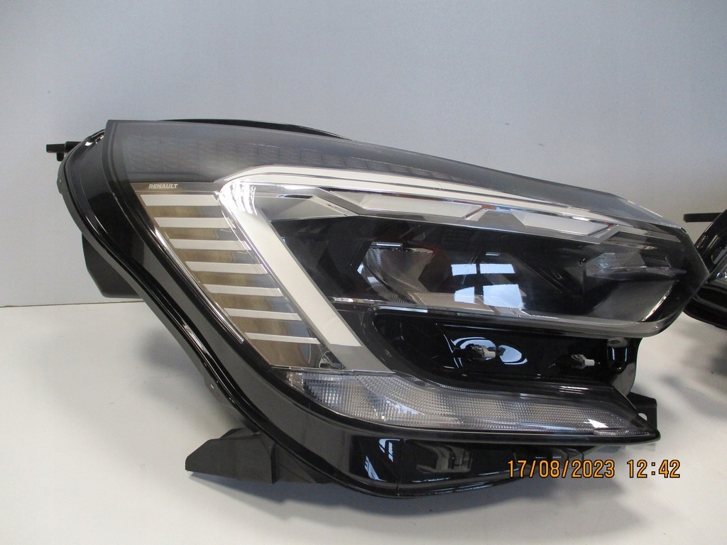 фото №3, Лампа левая перед передняя full led renault captur ii 260608054r