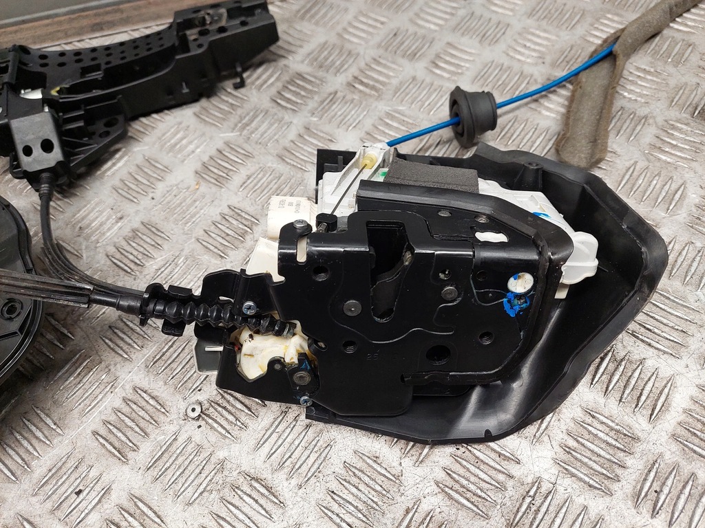 фото №6, Audi a8 s8 d4 4h 4h0839016d задня сторона права замки