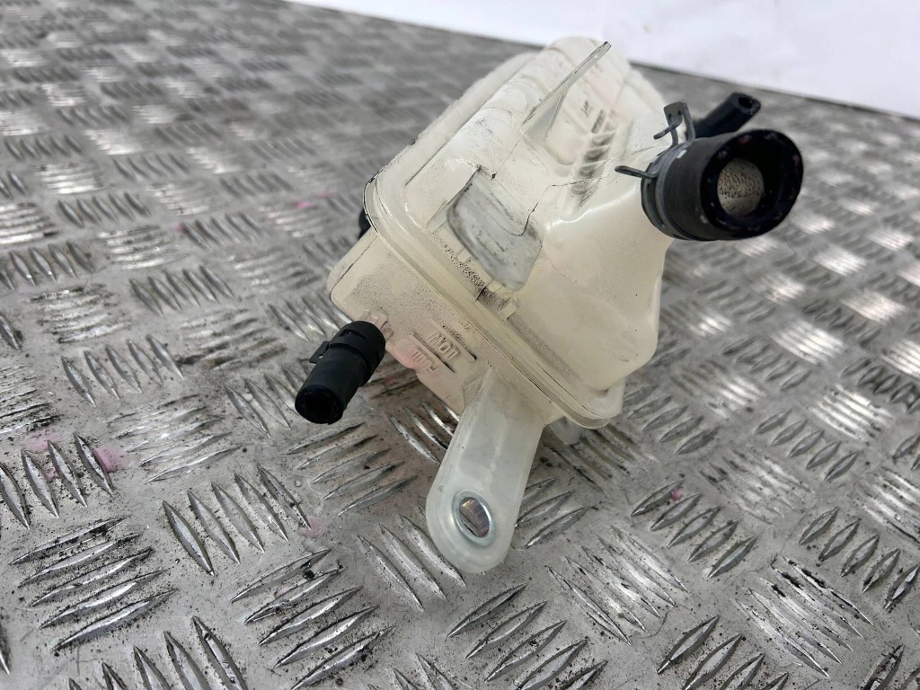 Бачок расширительный toyota mirai в Украине