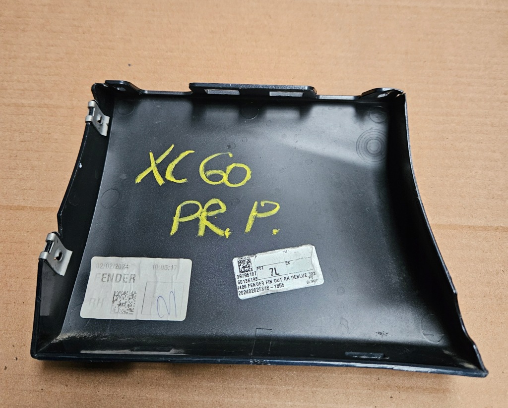 Молдинг порог правая 32216696 кронштейн правое 32216698 volvo xc60 xc 60 ii Недорого