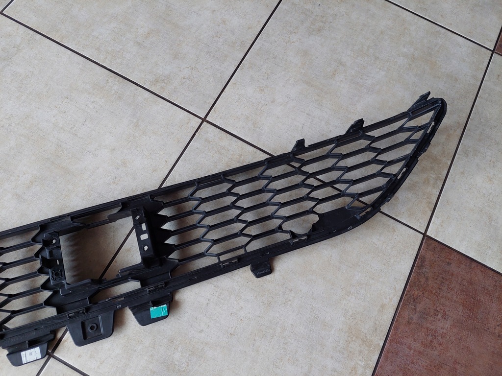 фото №8, Решітка бампера - середня - dacia sandero iii