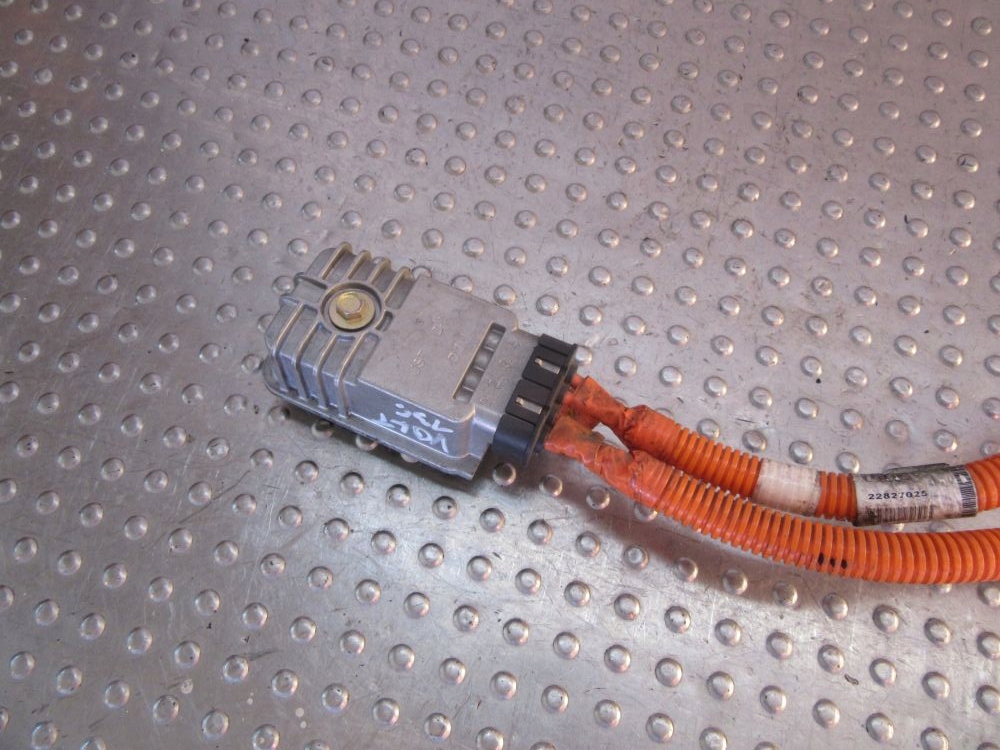 фото №9, Chevrolet volt 2013 клема шланг акумулятора