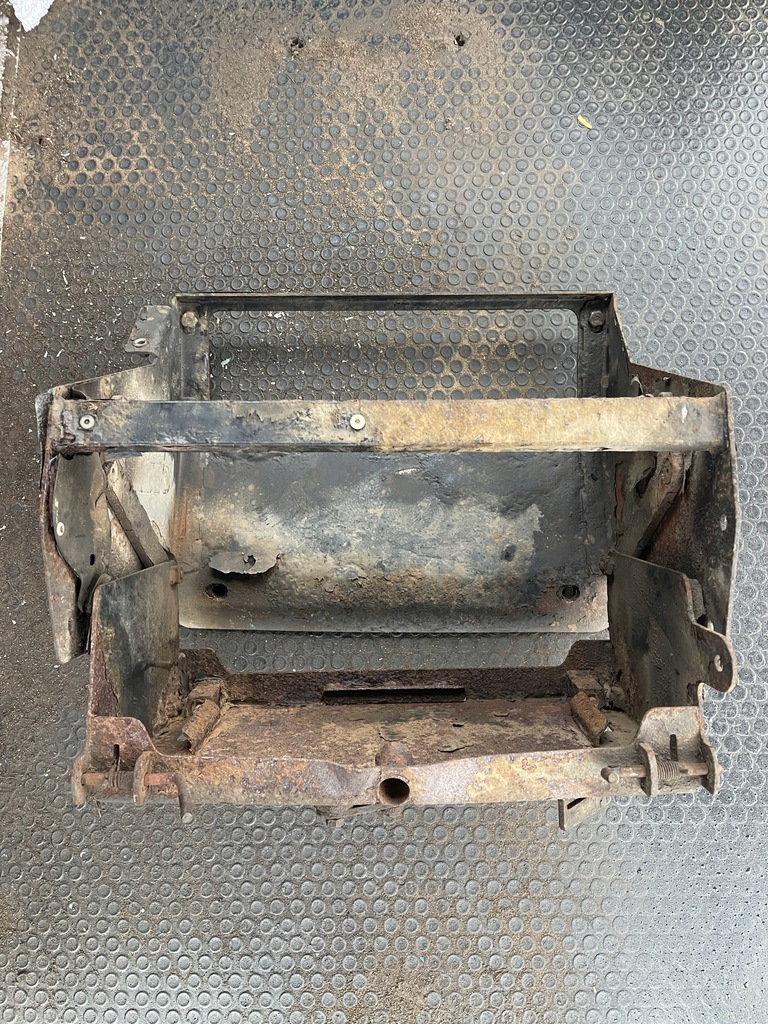 фото №1, Основание корпус коробка аккумулятор renault mascott 3.0