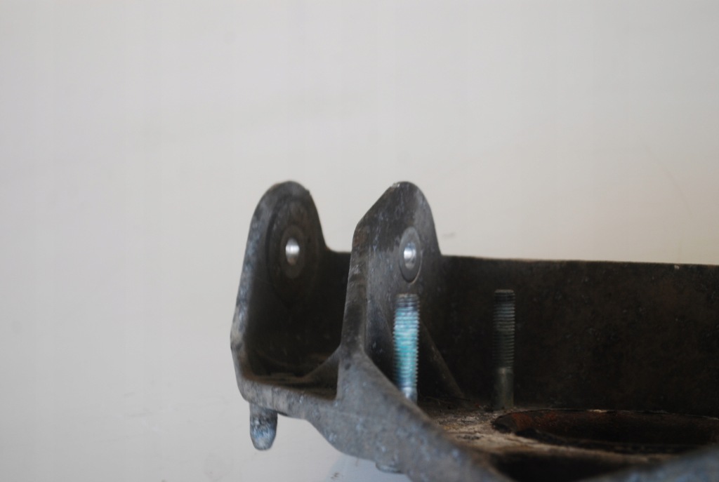 фото №6, Кронштейн амортизатора перед vw touareg 7l