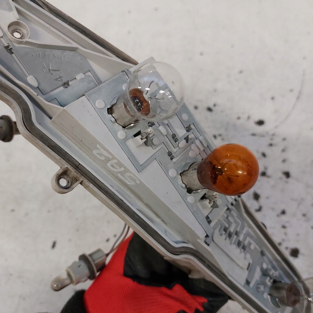 фото №10, Skoda roomster вкладыш лампы правый задний visteon 5j7945258