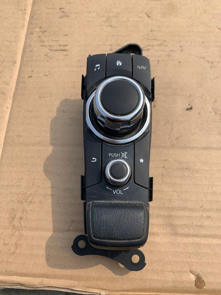 фото №1, Mazda cx3 13r панель радіо керування db5j-66cm0