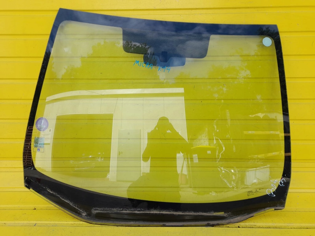 фото №1, Nissan micra k14 стекло перед лобовое