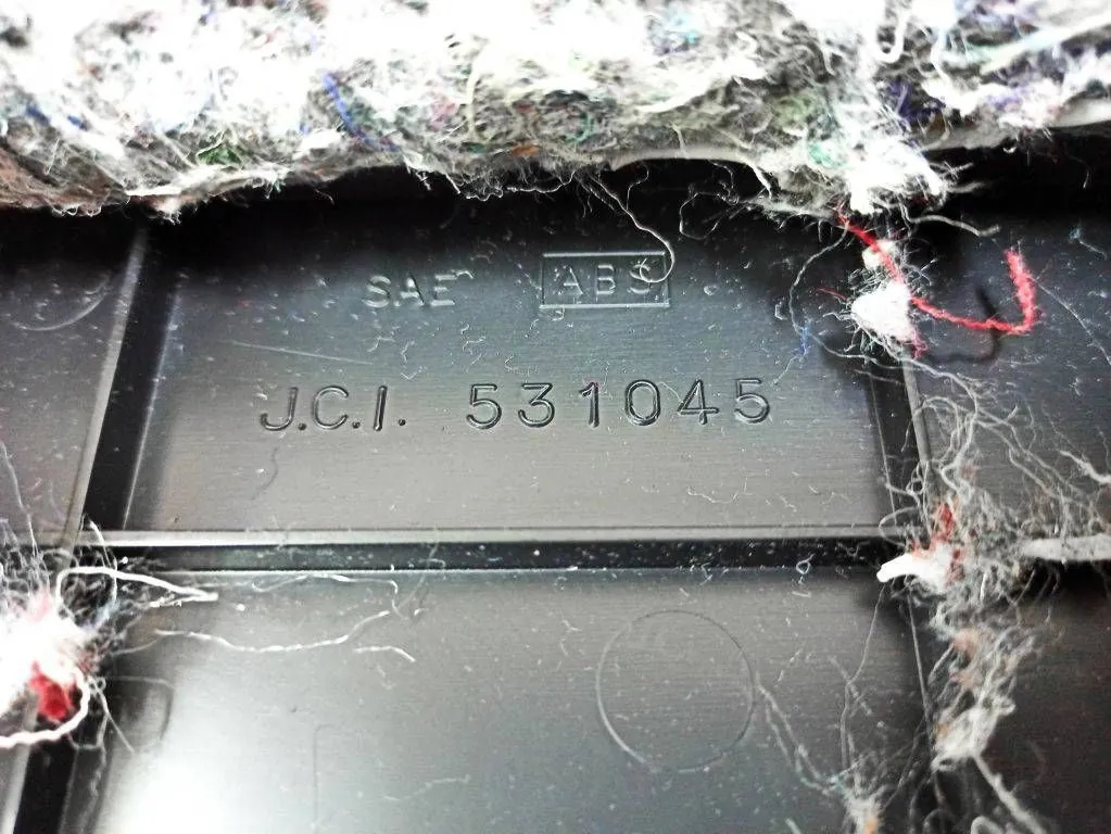 фото №9, Молдинг декоративная багажника mercedes-benz m w163 531045 34315534 2.7l 2000