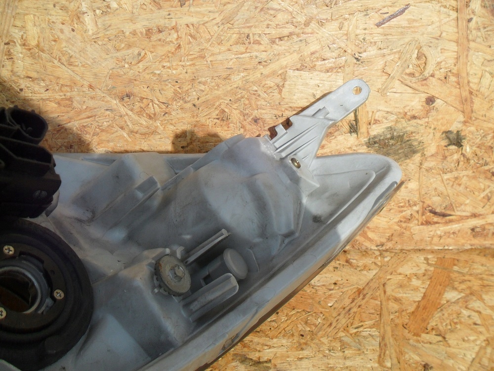 фото №13, Toyota corolla verso e12j 2002- фара правый