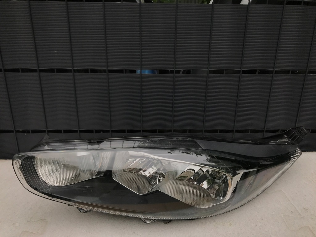 фото №1, Ford fiesta mk7 mk-7 левая лампа перед lift 12-17