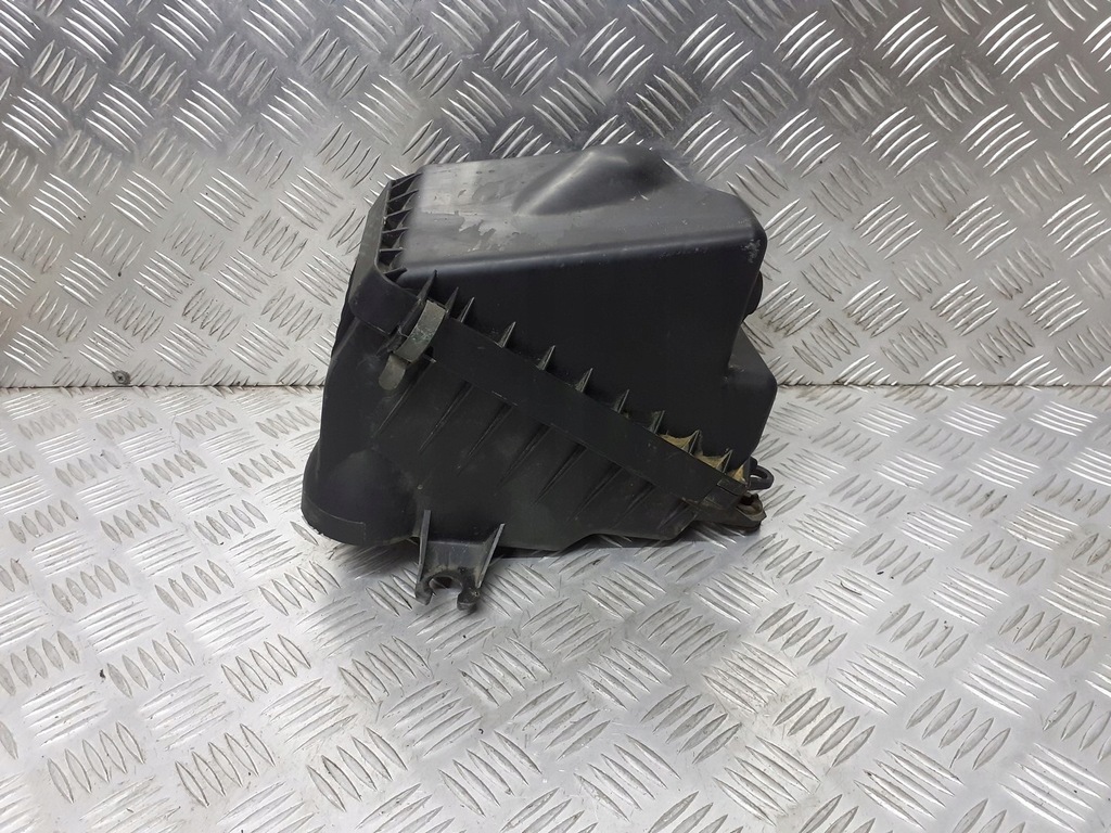 фото №7, Корпус фільтра повітря mazda 323c 1.3