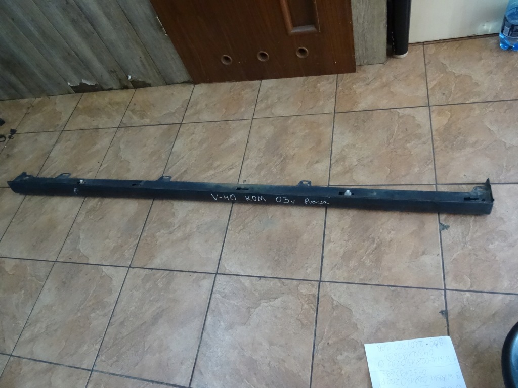 фото №1, Volvo v40 1.9dci 03' молдинг порог правая