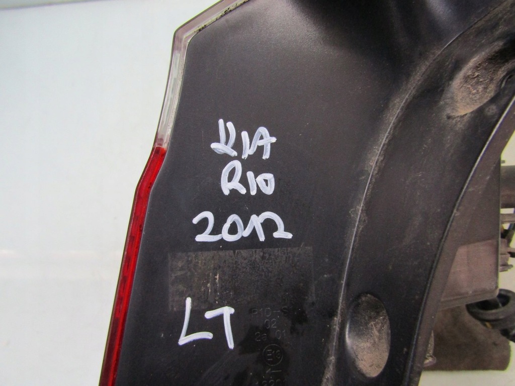 фото №11, Rio iii 12r лампа ліва задня лівий задня задня 92401-1w2