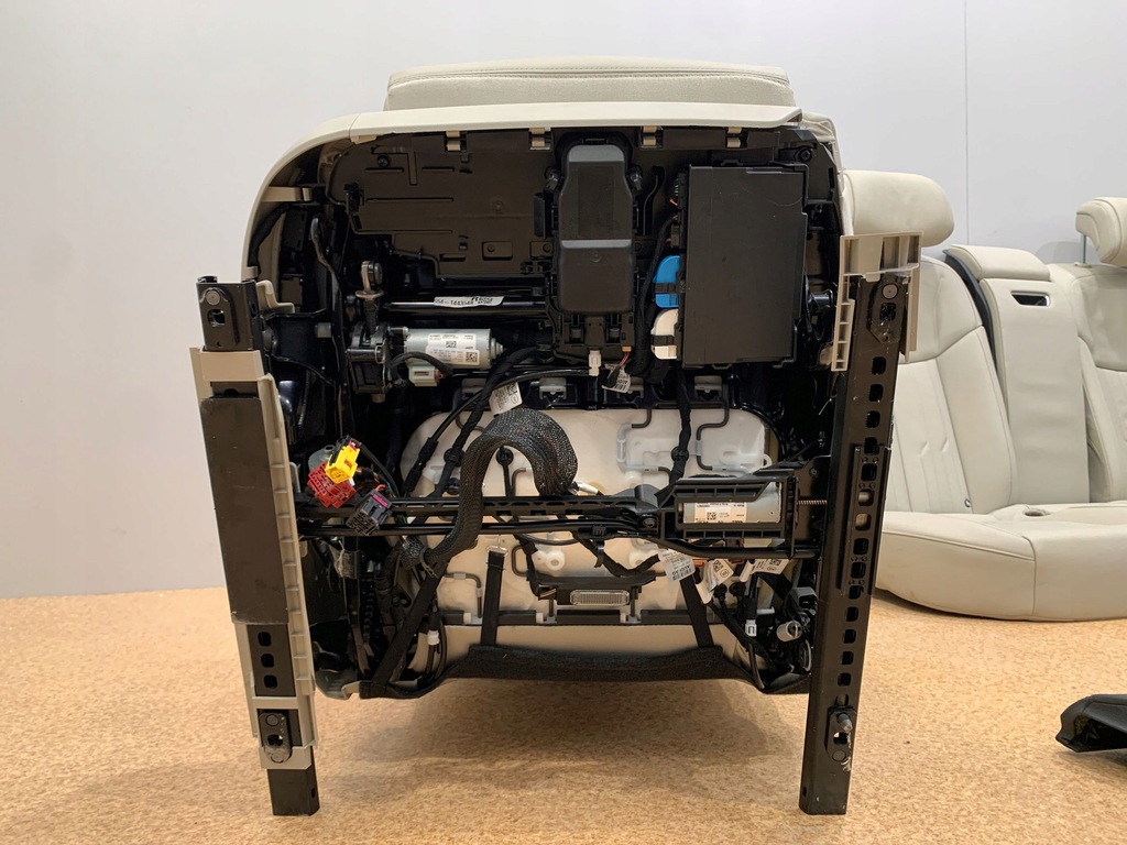 фото №13, Audi a8 d5 сиденья заднее сиденье обшивки салон комплект