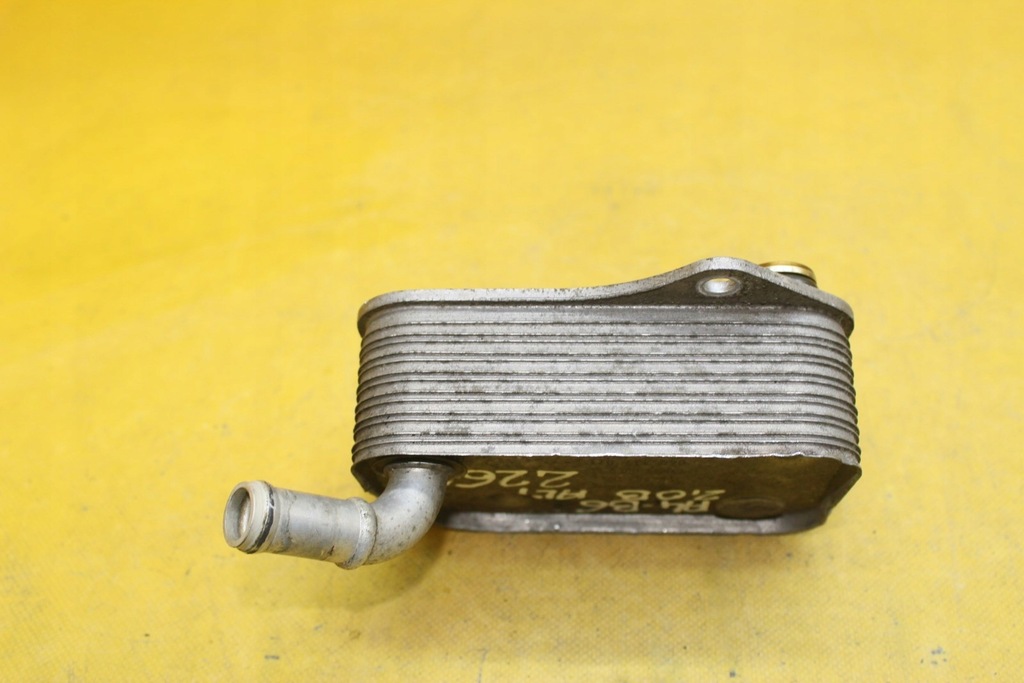 фото №5, Радиатор масла a4 b6 2.0 b 06b117021