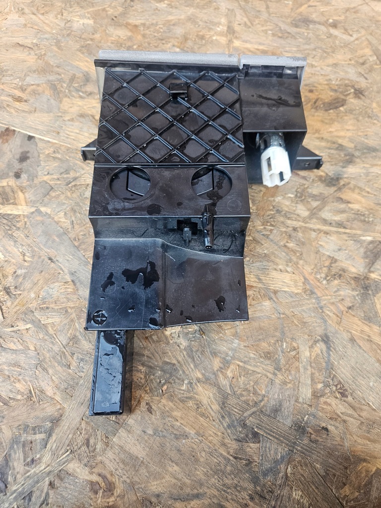 фото №8, Кронштейн na кружка прикуриватель vw volkswagen t5 7h1858601