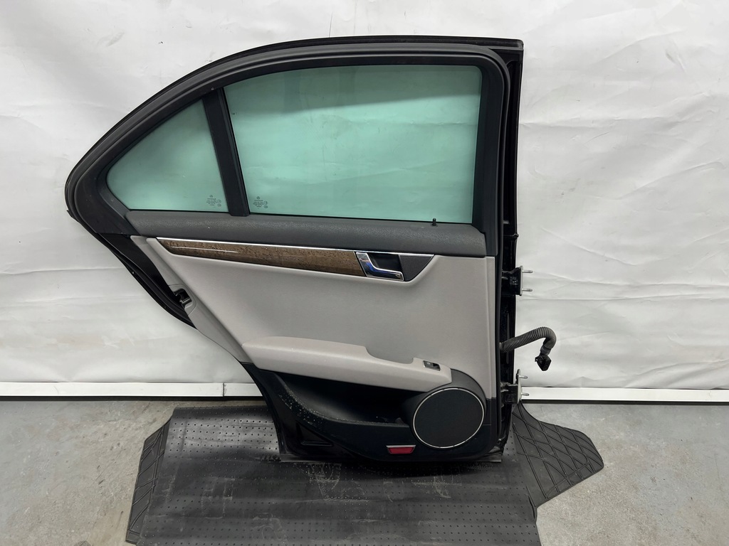 фото №7, Mercedes w204 двері лівий задня ліва задні c197