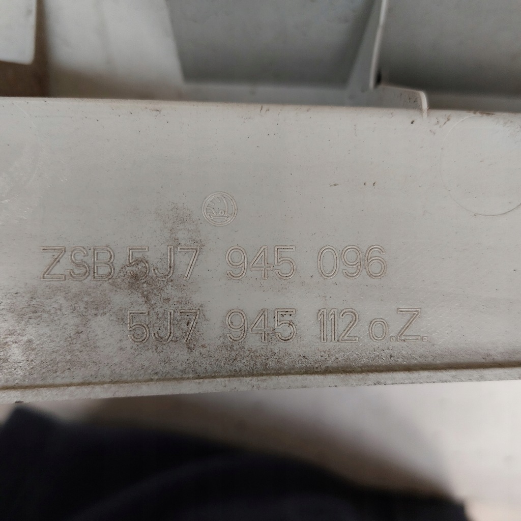 фото №12, Skoda roomster лампа правая задняя cała оригинальная