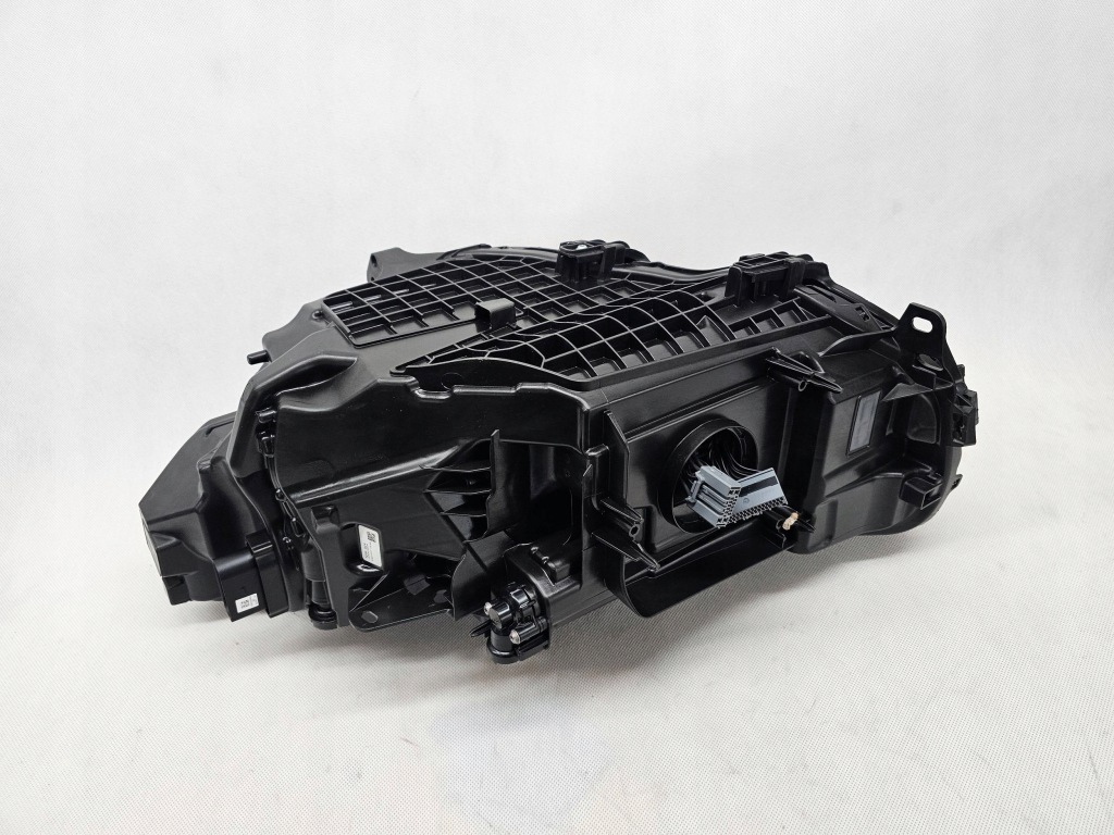 Купить Volvo xc40 рестайлинг  фара перед передняя левая full led base европа 32338909