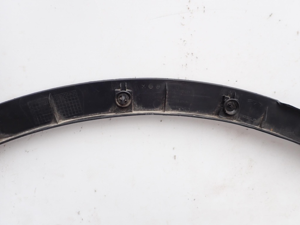 фото №10, Tesla model y 20- молдинг накладка левый задняя