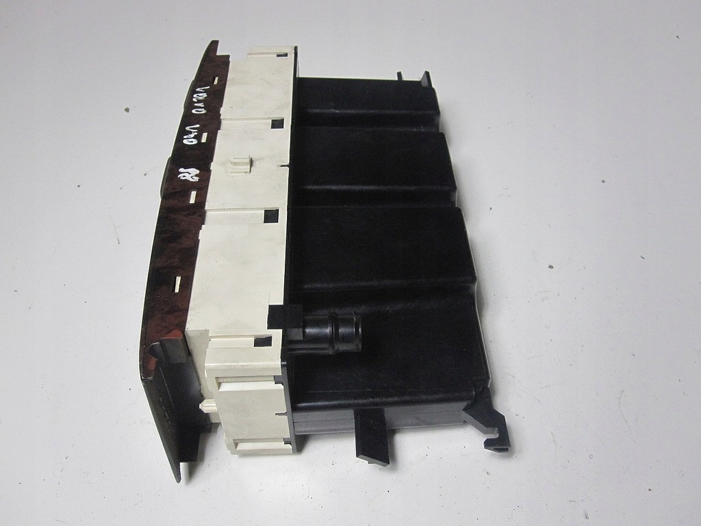 фото №10, Панель кондиционера volvo v40 98r