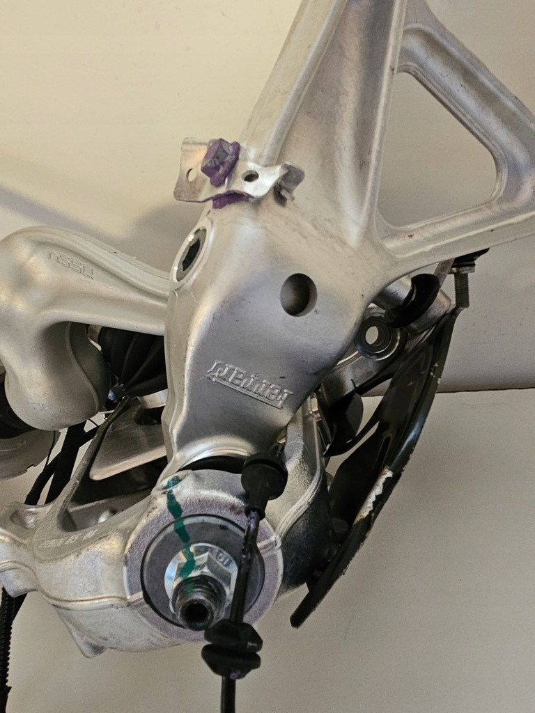 фото №16, Ferrari sf90 stradale f173 поворотний кулак лівий перед 343012 multimatic dssv