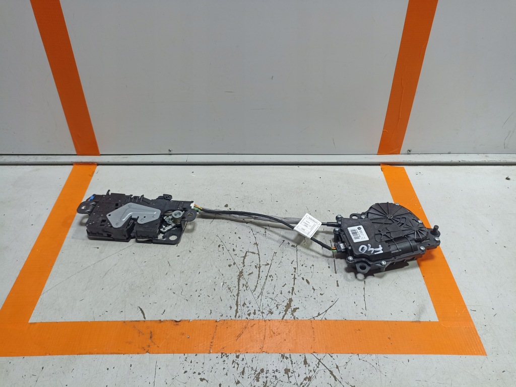 фото №1, Bmw 1 f40 замок доводчик крышки багажника 7461707 7357112