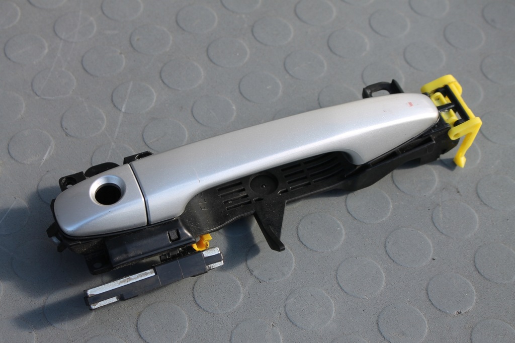 фото №1, Ручка дверь левый перед 1f7 toyota prius iii 09-15