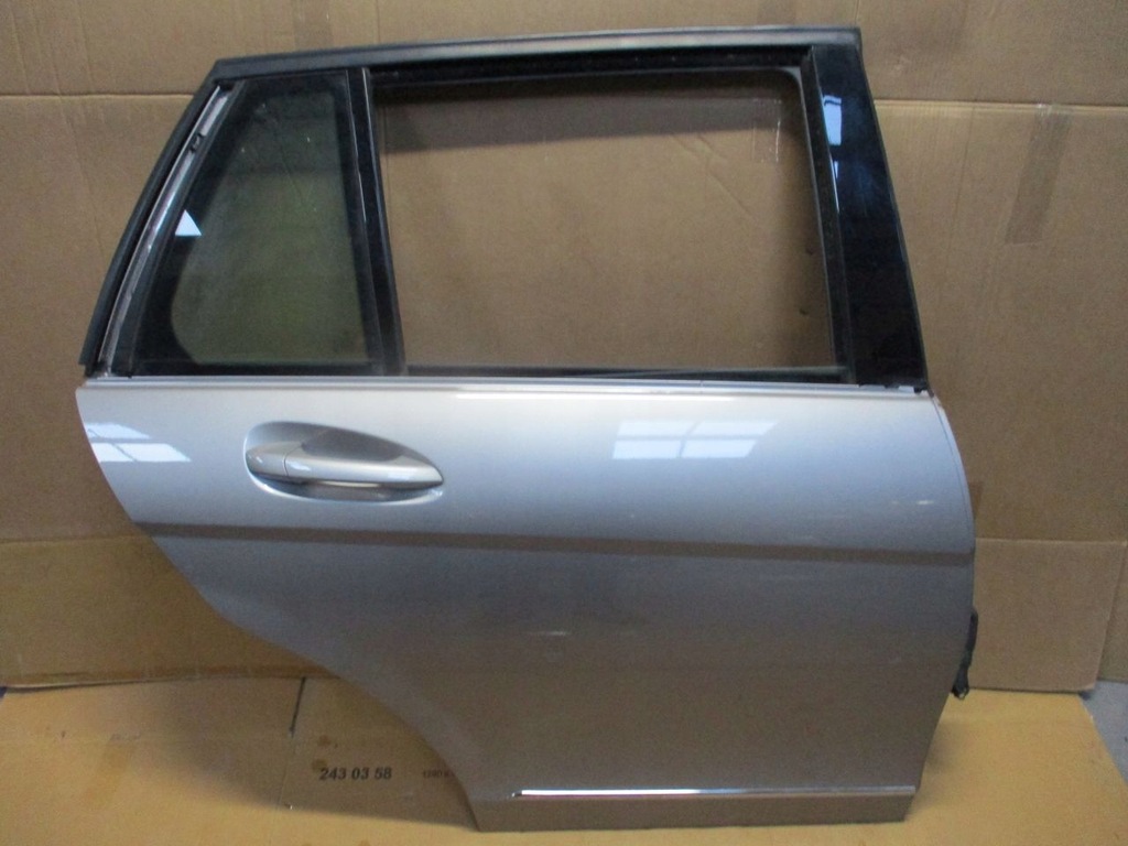 фото №1, Mercedes w204 c-klasa дверь правое задние kombi