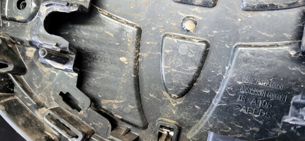 Toyota land cruiser 150 рестайлінг  17- решітка радіатора решітка радіатора передня бампера 53101-60k00 Недорого