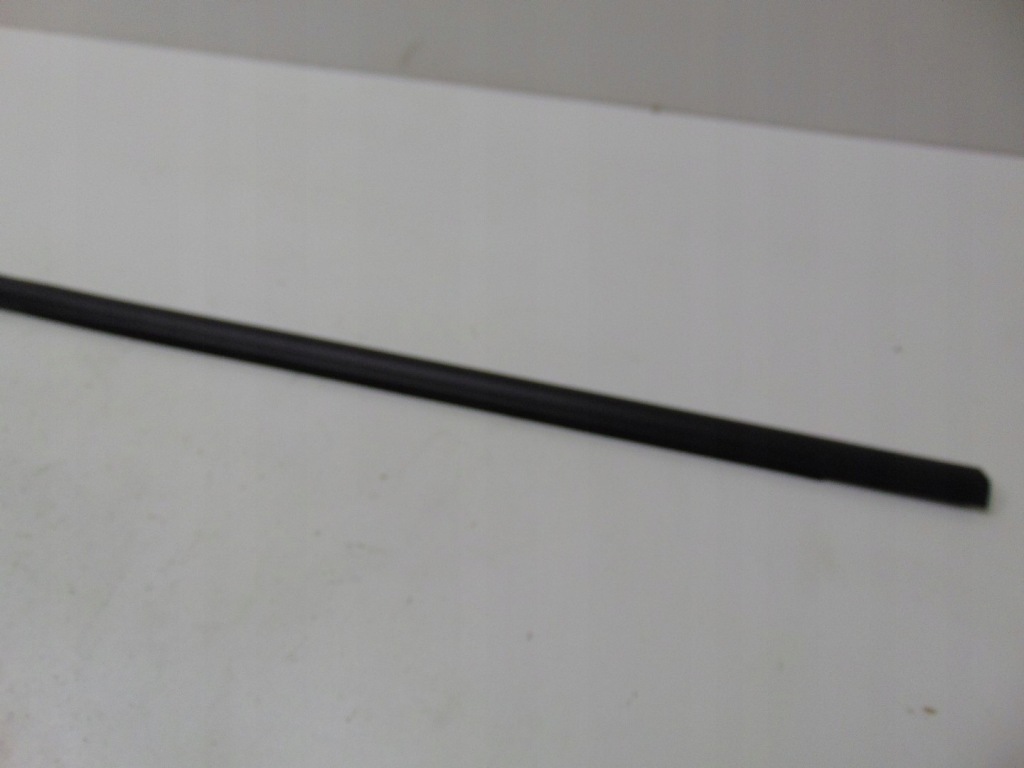 фото №4, Молдинг ущільнювач лівий перед vw t-roc 2ga837477