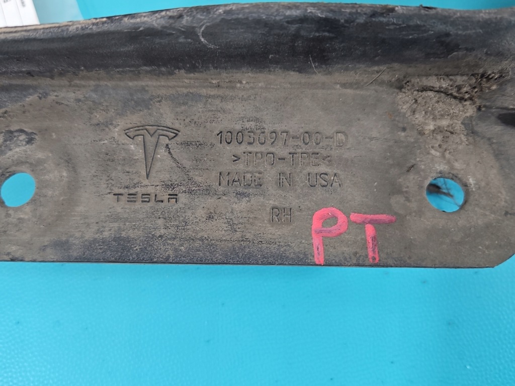 Tesla model s 1003697-00-d накладка Цена