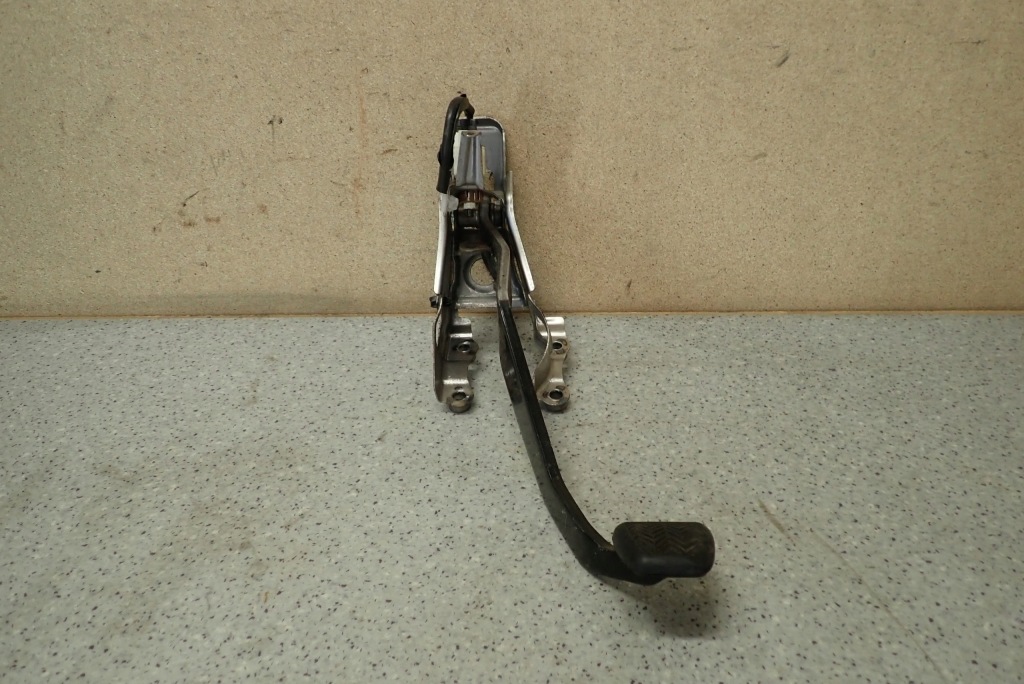 фото №2, Toyota auris 06- педаль тормоза