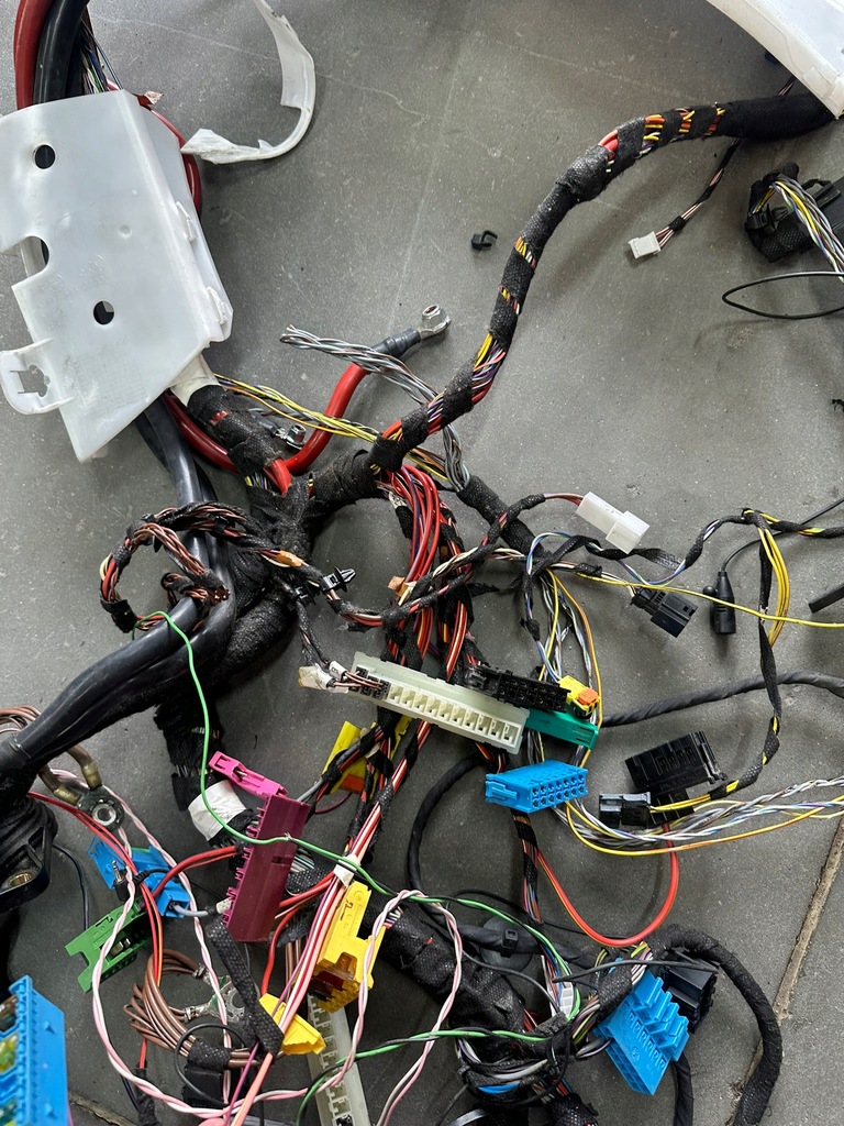 фото №6, Электропроводка салона, жгут салон, середина mercedes w447 vito europa