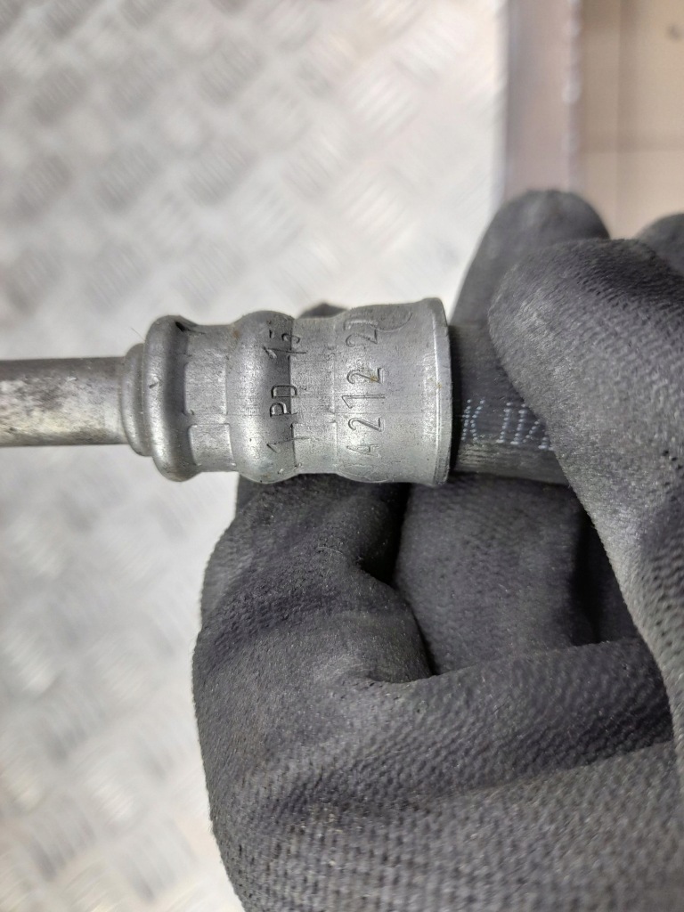 Купити Mercedes-benz cls c218 x218 a2122700127 шланг радіатора оливи коробки