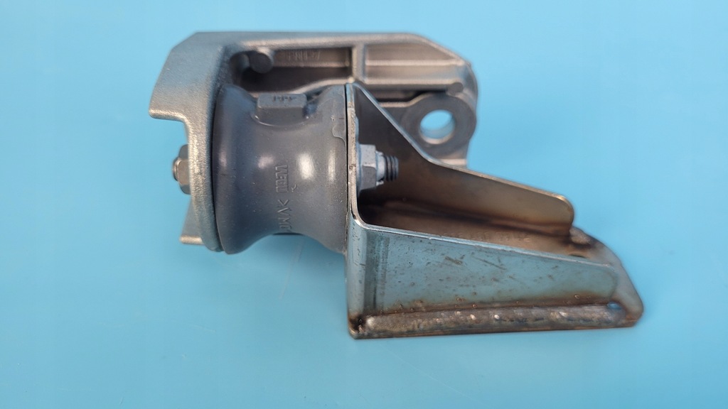 фото №9, Mercedes w206 2.0 cdi кронштейн подушка глушителя a2064903902 a2064920800