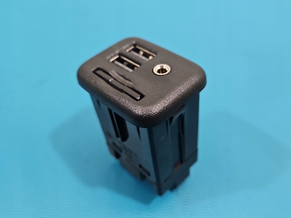 Купить Разъём usb opel insignia b 13526854 17-20