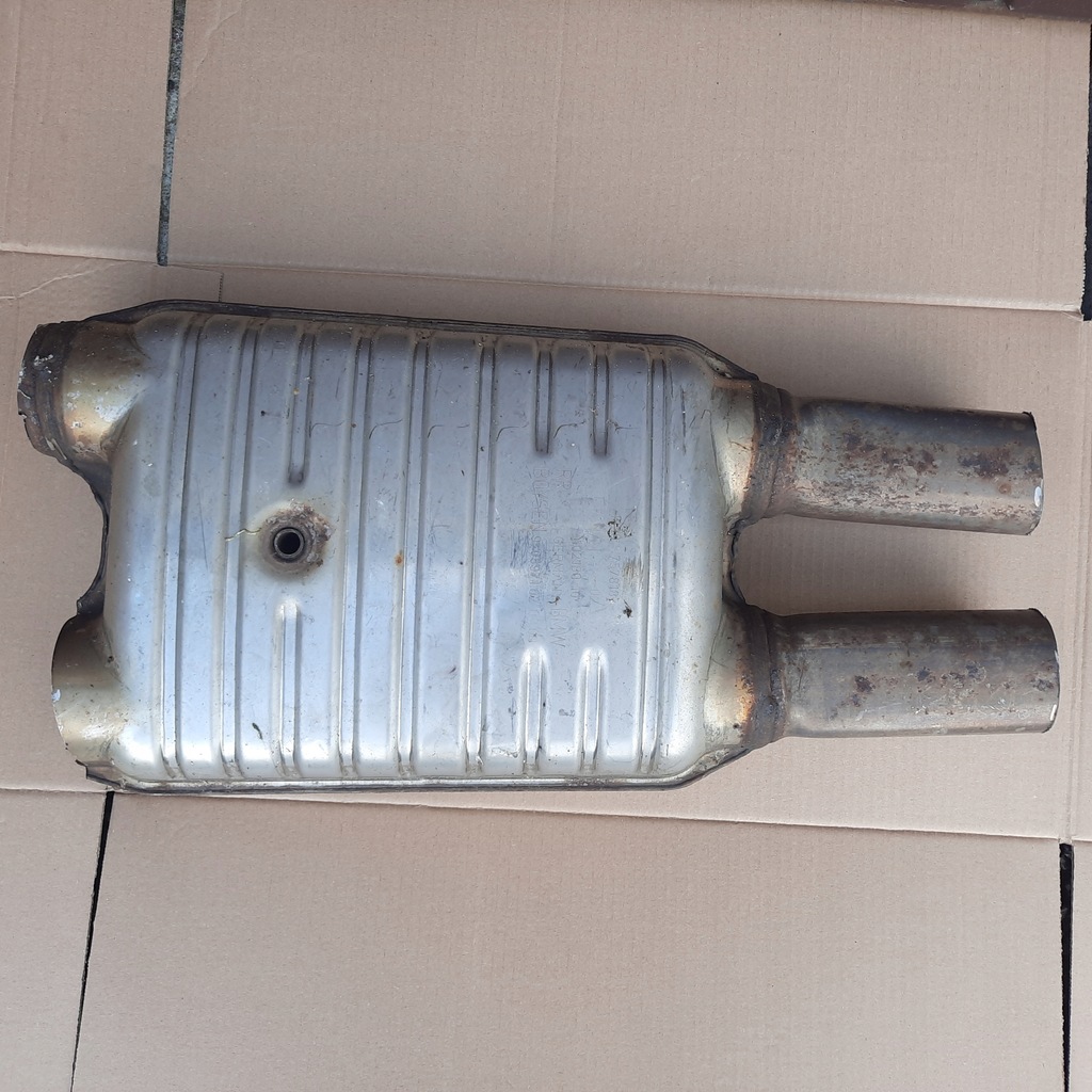 фото №1, Bmw f01 f02 4.4 v8 гаситель выхлоп 7578187