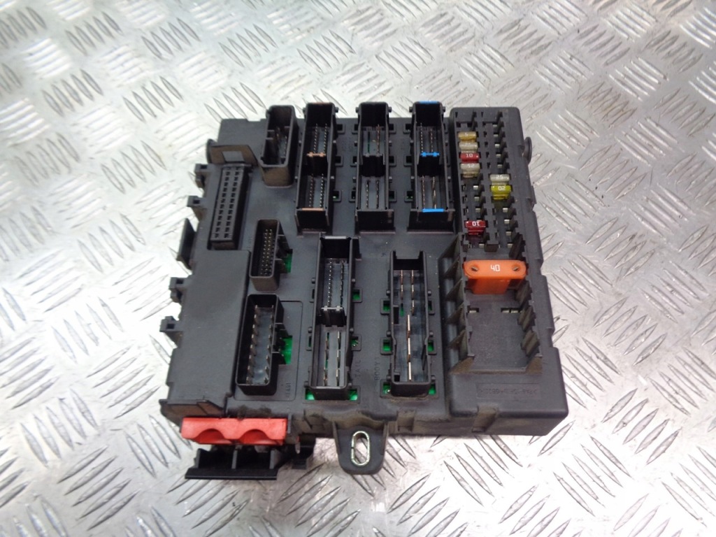 Купить Коробка предохранителей opel vectra c 2.0 dti 13112910