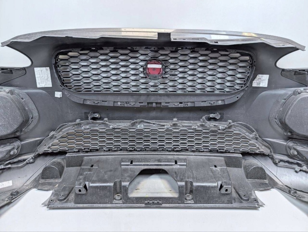 фото №11, Бампер передній kompletny jaguar e-pace x540 4pdc