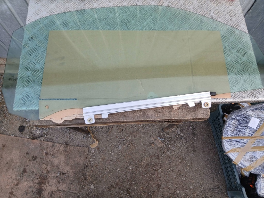 фото №1, Стекло дверь перед правая mercedes slk r170