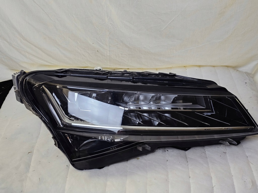 фото №1, Лампа фара правая правый перед ксенон skoda superb 3 iii full led r217