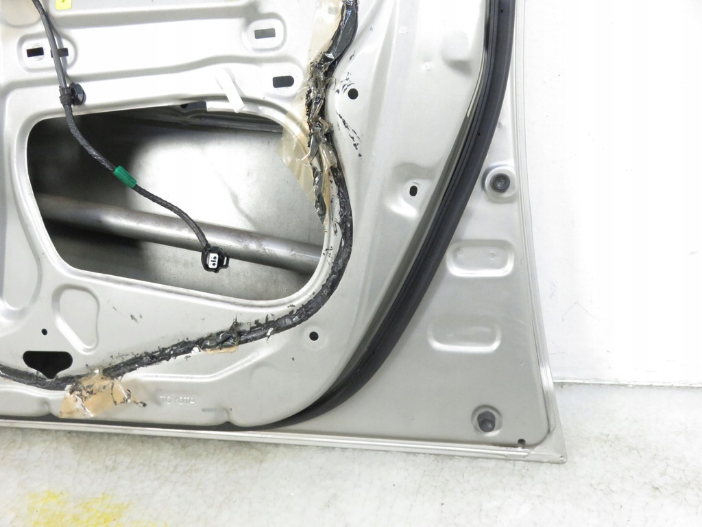 фото №7, Дверь правое передние toyota corolla verso e12