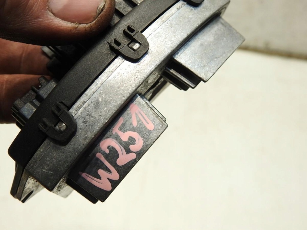 Резистор резистор mercedes r w251 929429xf Ціна