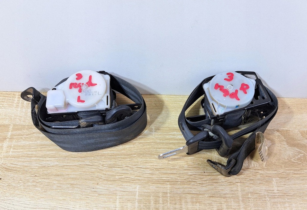 фото №1, Pajero iii 5d pas безопасности правый задняя 3 ряд