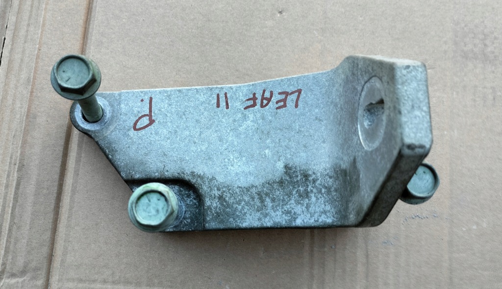 фото №1, Nissan leaf ii ze1 кронштейн двигуна права болти