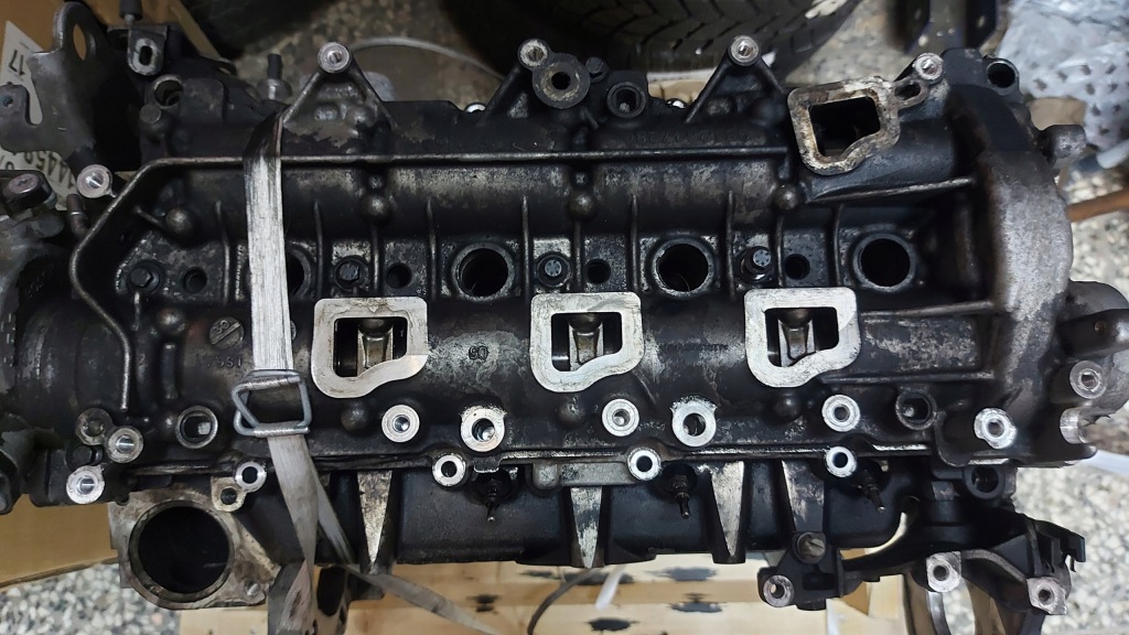 фото №1, Крышка клапанов валов распределительного вала toyota proace peugeot opel 1.5 blue hdi