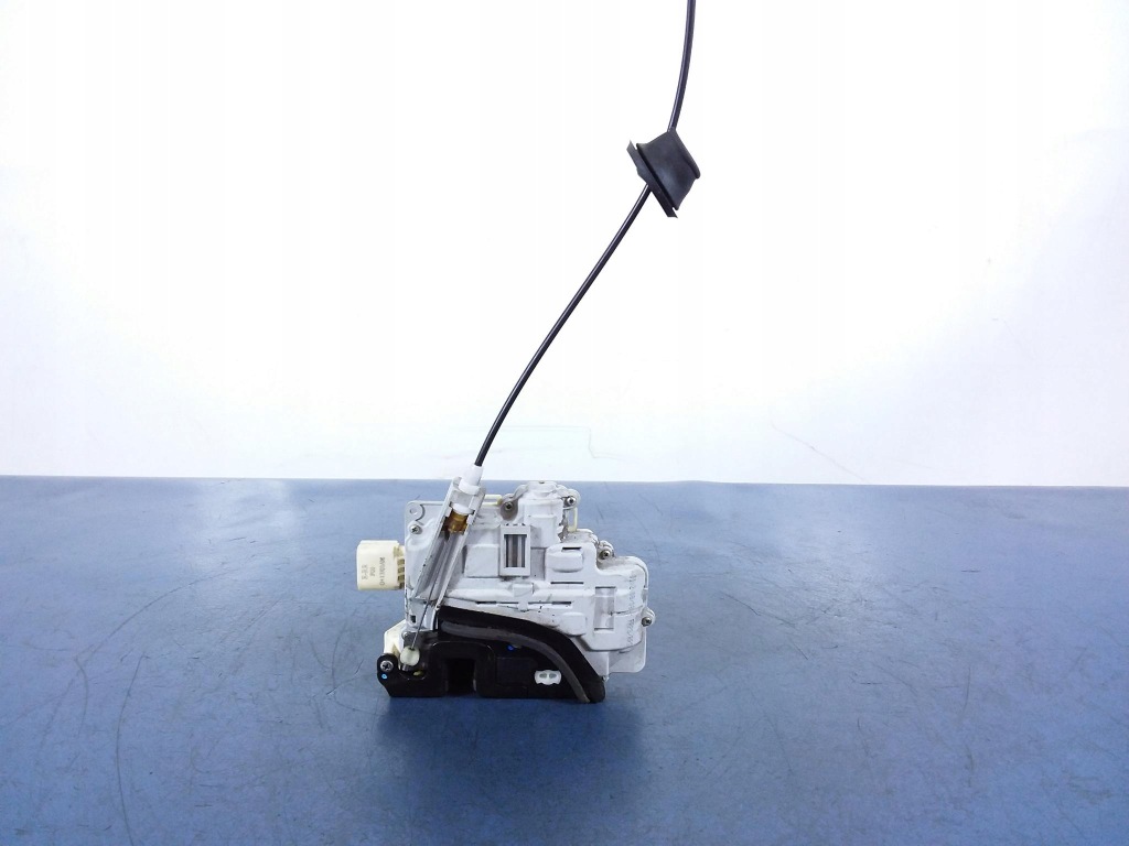 фото №1, Audi a4 b7 замок дверь перед правый 9 pin